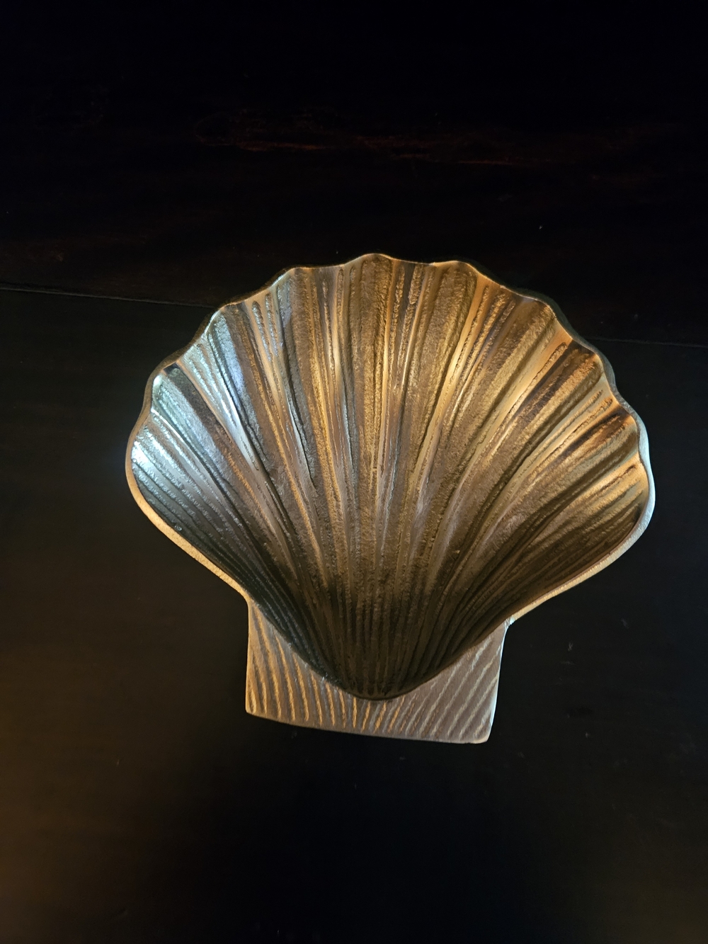 Shell-Shaped Decorative Bowl in Metallic Bronze